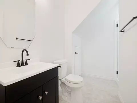 Bath - 12604 Beech Tree Ln, Euless, TX 76040 photo 2 of 6