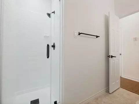 Bath - 12604 Beech Tree Ln, Euless, TX 76040 photo 3 of 6