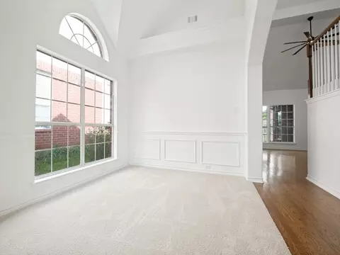 Living - 12604 Beech Tree Ln, Euless, TX 76040 photo 6 of 8