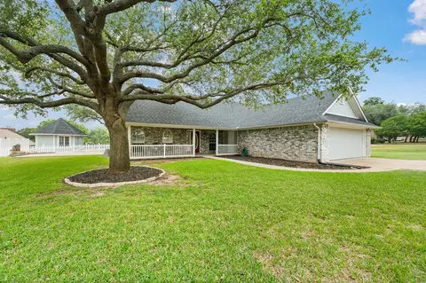 639 S Rough Creek Ct, Granbury, TX 76048