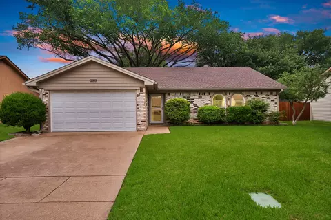 2609 N Capistrano Ct, Arlington, TX 76015