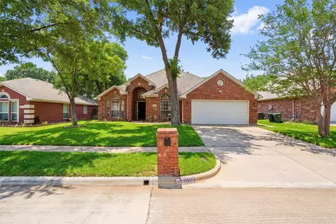 6020 Fannin Dr, Arlington, TX 76001