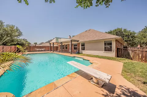 1011 Fleetwood Cove Dr, Grand Prairie, TX 75052