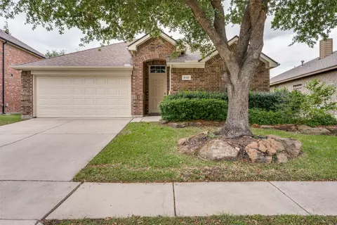 8121 Misty Water Dr, Fort Worth, TX 76131