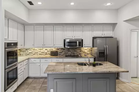 6353 Southpoint Dr, Dallas, TX 75248