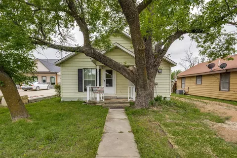 205 W Main St, Gunter, TX 75058