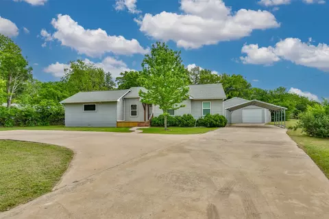 208 S Howeth St, Gainesville, TX 76240