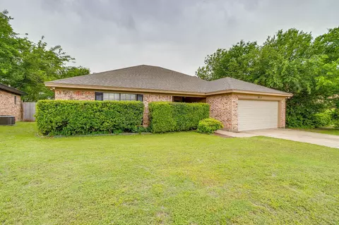 8613 Silver Creek Rd, White Settlement, TX 76108