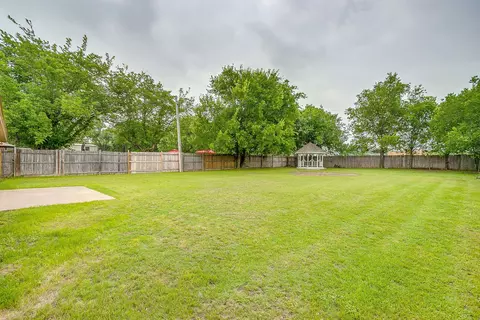8613 Silver Creek Rd, White Settlement, TX 76108