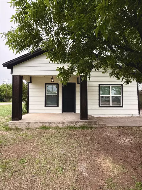 610 5th St, Hawley, TX 79525