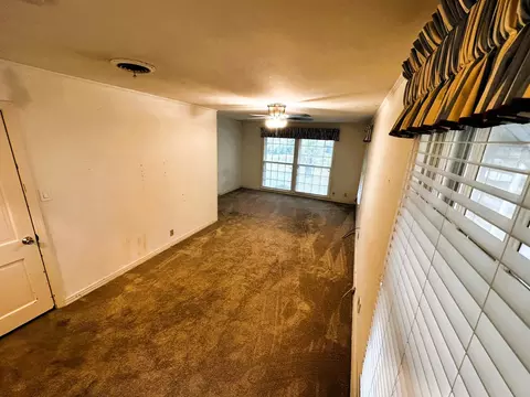 Living - 305 Grace Ln, Terrell, TX 75160 photo 6 of 6