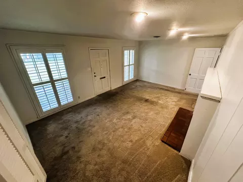 Living - 305 Grace Ln, Terrell, TX 75160 photo 3 of 6
