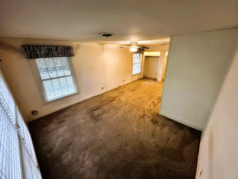 Living - 305 Grace Ln, Terrell, TX 75160 photo 5 of 6
