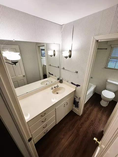 Bath - 305 Grace Ln, Terrell, TX 75160 photo 3 of 5