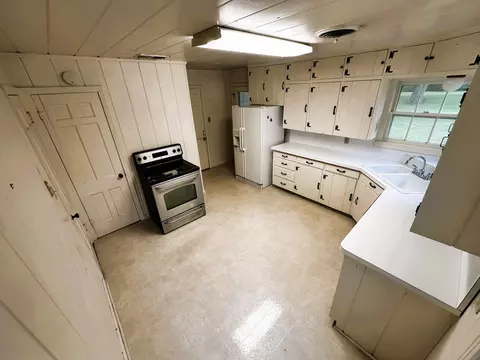 Kitchen - 305 Grace Ln, Terrell, TX 75160 photo 2 of 3