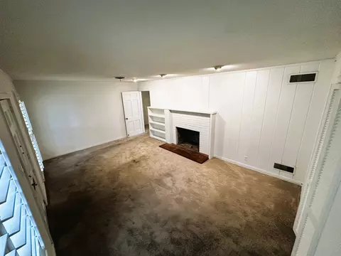 Living - 305 Grace Ln, Terrell, TX 75160 photo 2 of 6