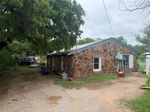 301 S West St, Bangs, TX 76823