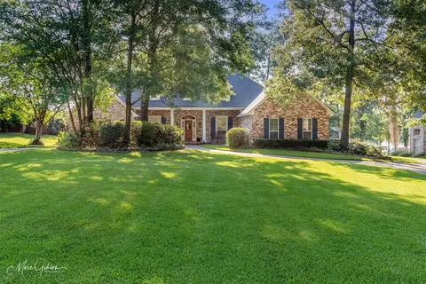 1215 Bay Ridge Dr, Benton, LA 71006