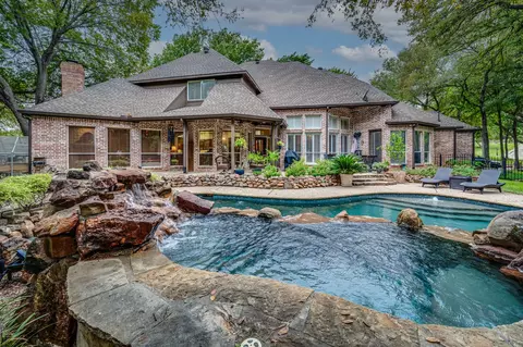 100 Oak Forest Ln, Ovilla, TX 75154