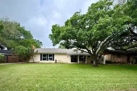 1206 Mildred Ln, Benbrook, TX 76126