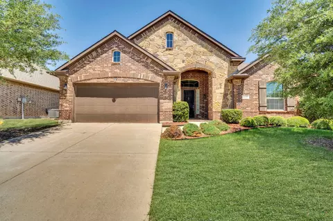 417 Ashlawn Dr, Midlothian, TX 76065