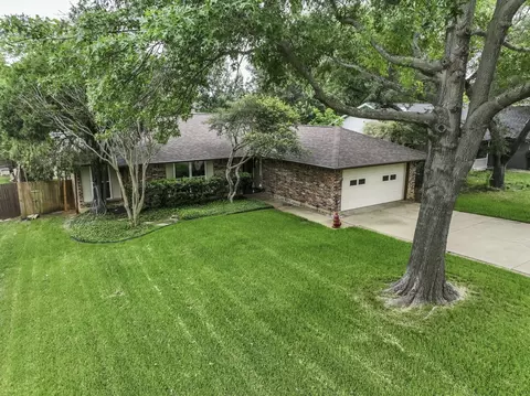 740 Montvale Dr, Mansfield, TX 76063