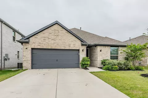 601 Bethpage Dr, Red Oak, TX 75154
