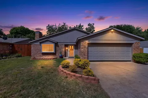 718 Matthews Ct, Arlington, TX 76012