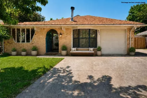 601 Parker Dr, Euless, TX 76039
