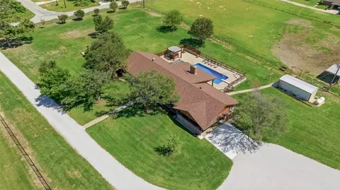 View/Area - 911 Mcvoid Rd, Springtown, TX 76082 photo 2 of 6