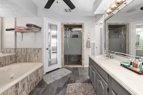 Bath - 911 Mcvoid Rd, Springtown, TX 76082 photo 2 of 3