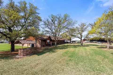 Exterior - 911 Mcvoid Rd, Springtown, TX 76082 photo 2 of 8