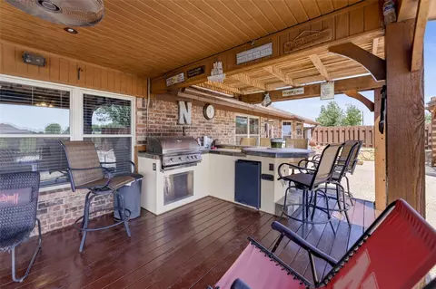 Exterior - 911 Mcvoid Rd, Springtown, TX 76082 photo 4 of 8