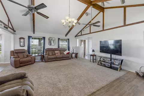 Living - 911 Mcvoid Rd, Springtown, TX 76082 photo 1 of 1