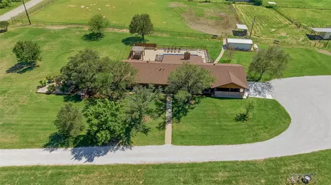 View/Area - 911 Mcvoid Rd, Springtown, TX 76082 photo 3 of 6