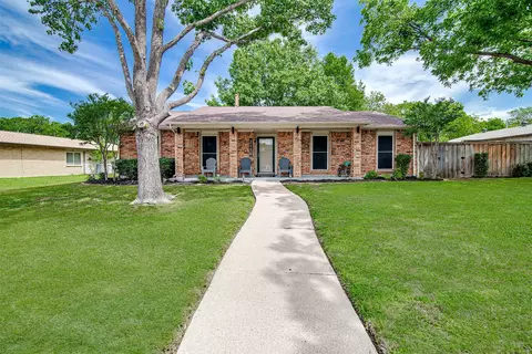 2118 Butterfield Trl, Grand Prairie, TX 75052