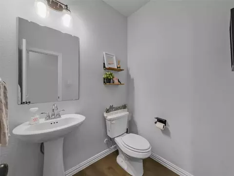Bath - 11104 Aspen Leaf Dr, Argyle, TX 76226 photo 4 of 4