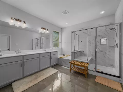 Bath - 11104 Aspen Leaf Dr, Argyle, TX 76226 photo 1 of 4