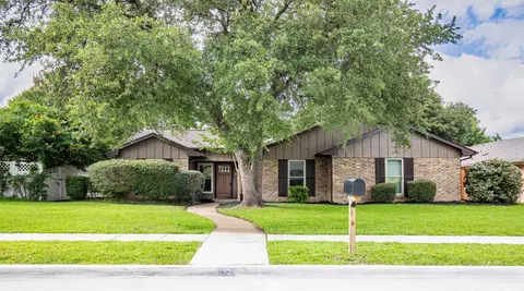 3329 Fontaine St, Plano, TX 75075