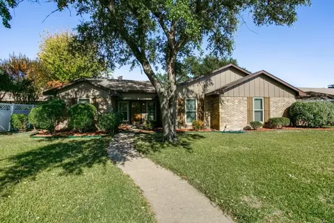 3329 Fontaine St, Plano, TX 75075