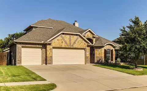 5809 Yellow Rose Ct, Midlothian, TX 76065