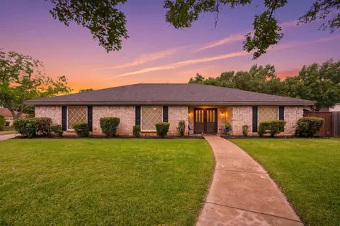 1705 Louella Ct, Hurst, TX 76054