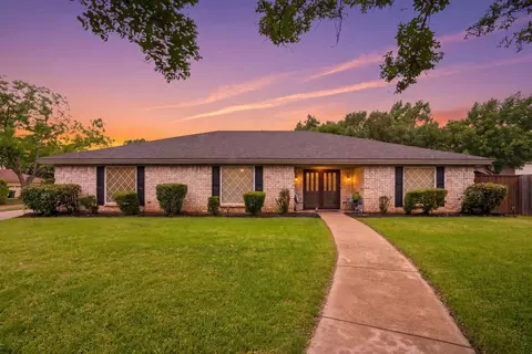 1705 Louella Ct, Hurst, TX 76054
