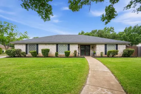 1705 Louella Ct, Hurst, TX 76054
