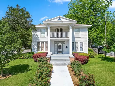 218 N Texas St, Pittsburg, TX 75686