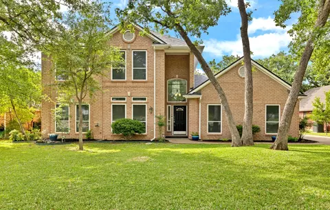 814 Red Oak Dr, Mansfield, TX 76063