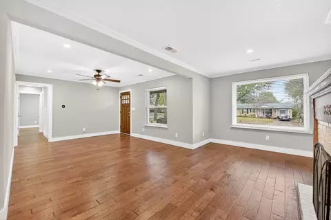 Living - 428 Daniel St, Richardson, TX 75080 photo 3 of 4