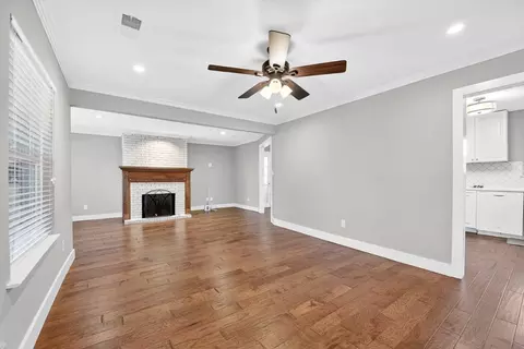 Living - 428 Daniel St, Richardson, TX 75080 photo 2 of 4