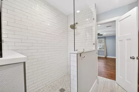 Bath - 428 Daniel St, Richardson, TX 75080 photo 2 of 3