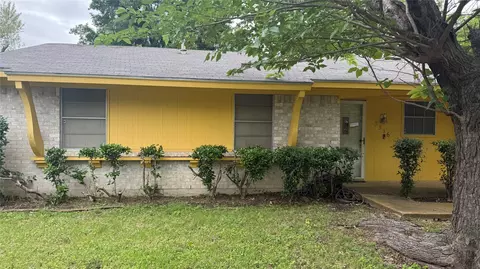 3516 Softcloud Dr, Dallas, TX 75241